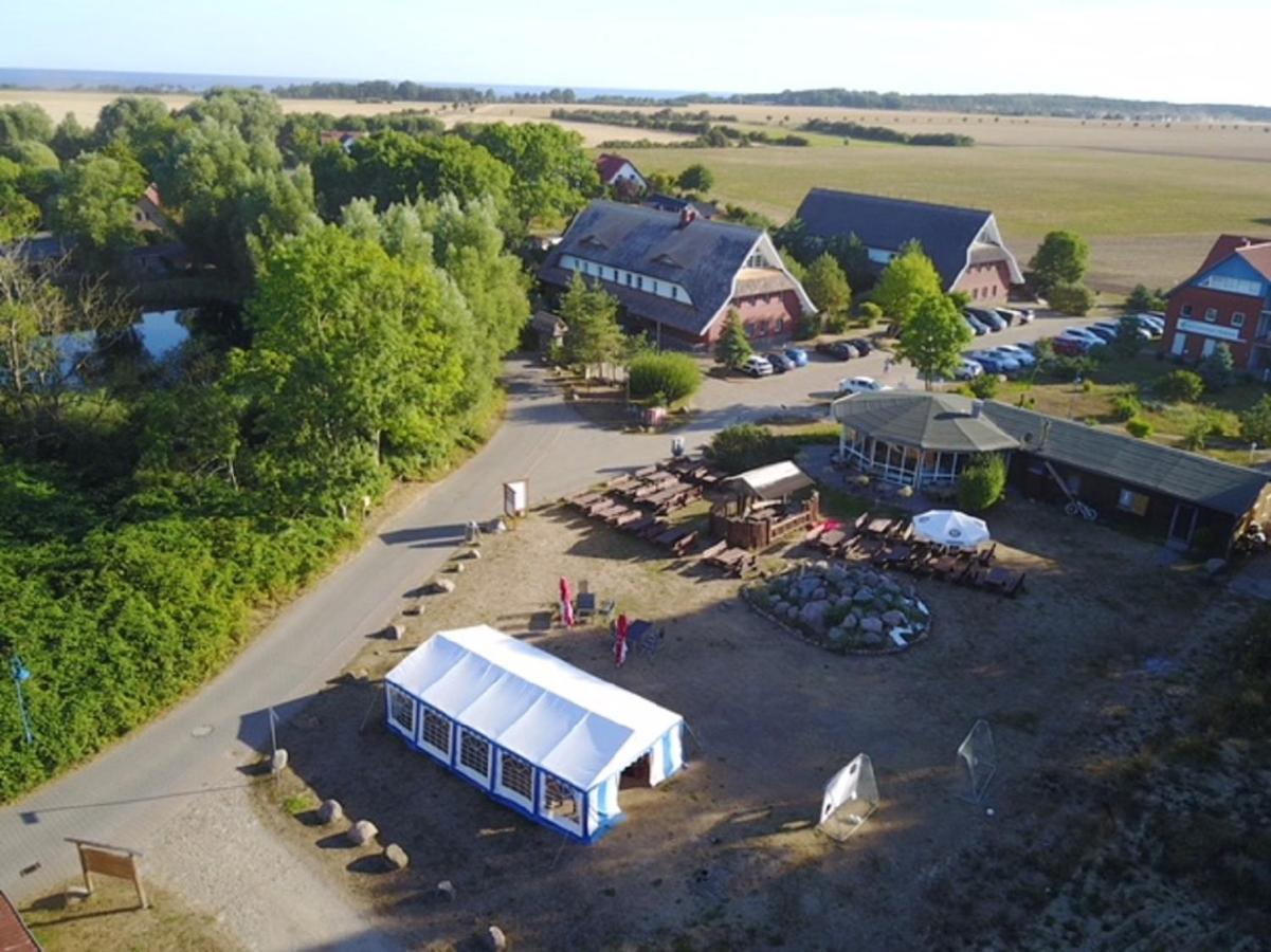 Ferienhausanlage Ostseeflora Dranske Buitenkant foto